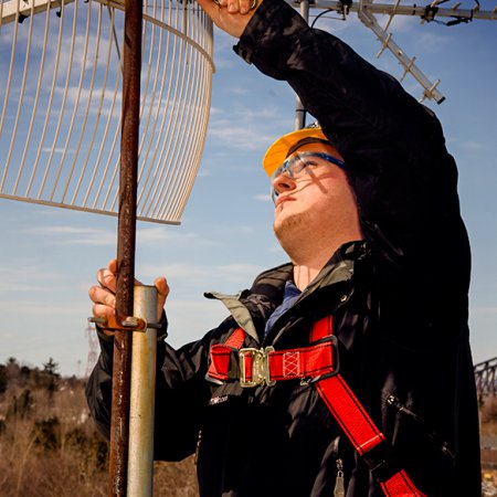 Installateur et r&eacute;parateur d'&eacute;quipements de t&eacute;l&eacute;communication