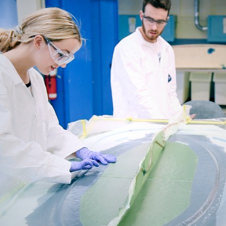 Technicien en transformation de mat&eacute;riaux composites