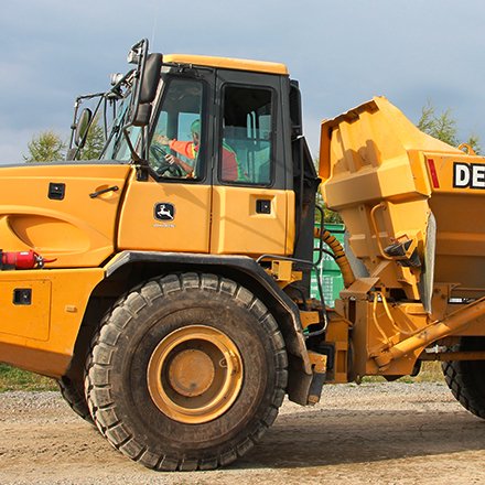 Opérateur de machinerie en voirie forestière